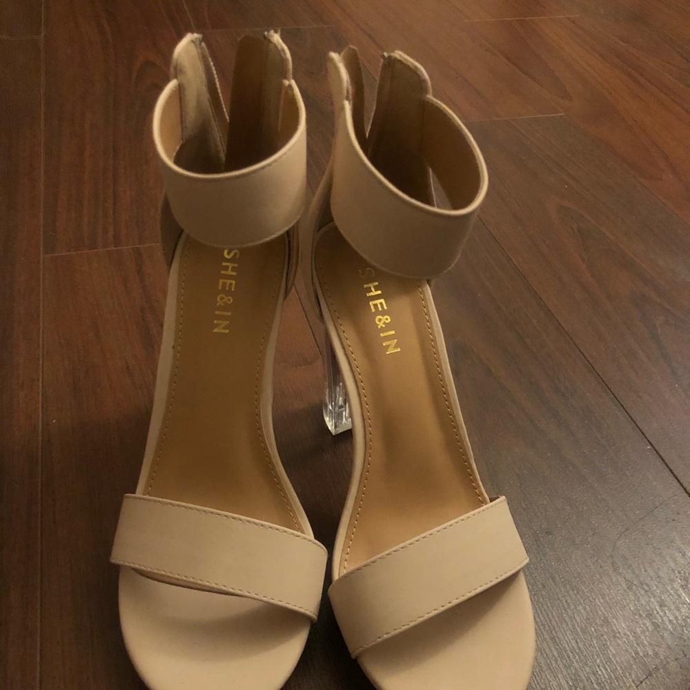 Chunky apricot heels